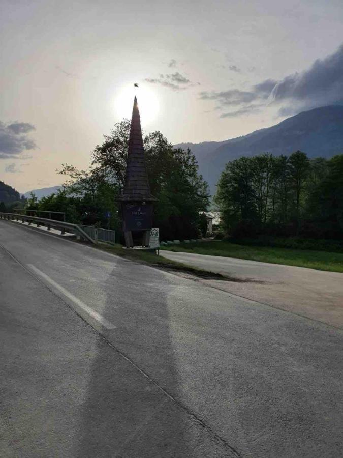 Vista Del Lago Fuer 8 Personen Und Parktplatz Lägenhet Ossiach Exteriör bild