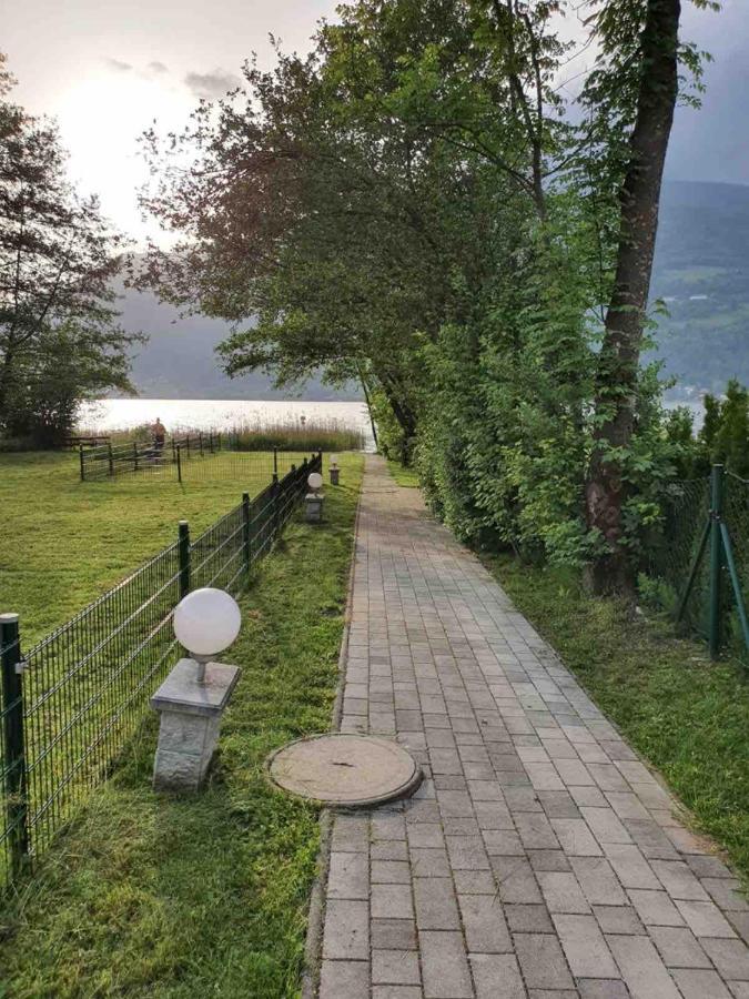 Vista Del Lago Fuer 8 Personen Und Parktplatz Lägenhet Ossiach Exteriör bild